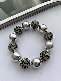 Lastikli gümüş leopar detaylı bileklik