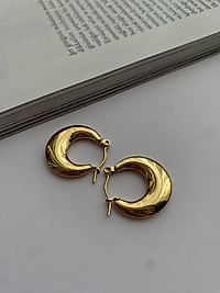 Yarım ay şeklinde gold küpe