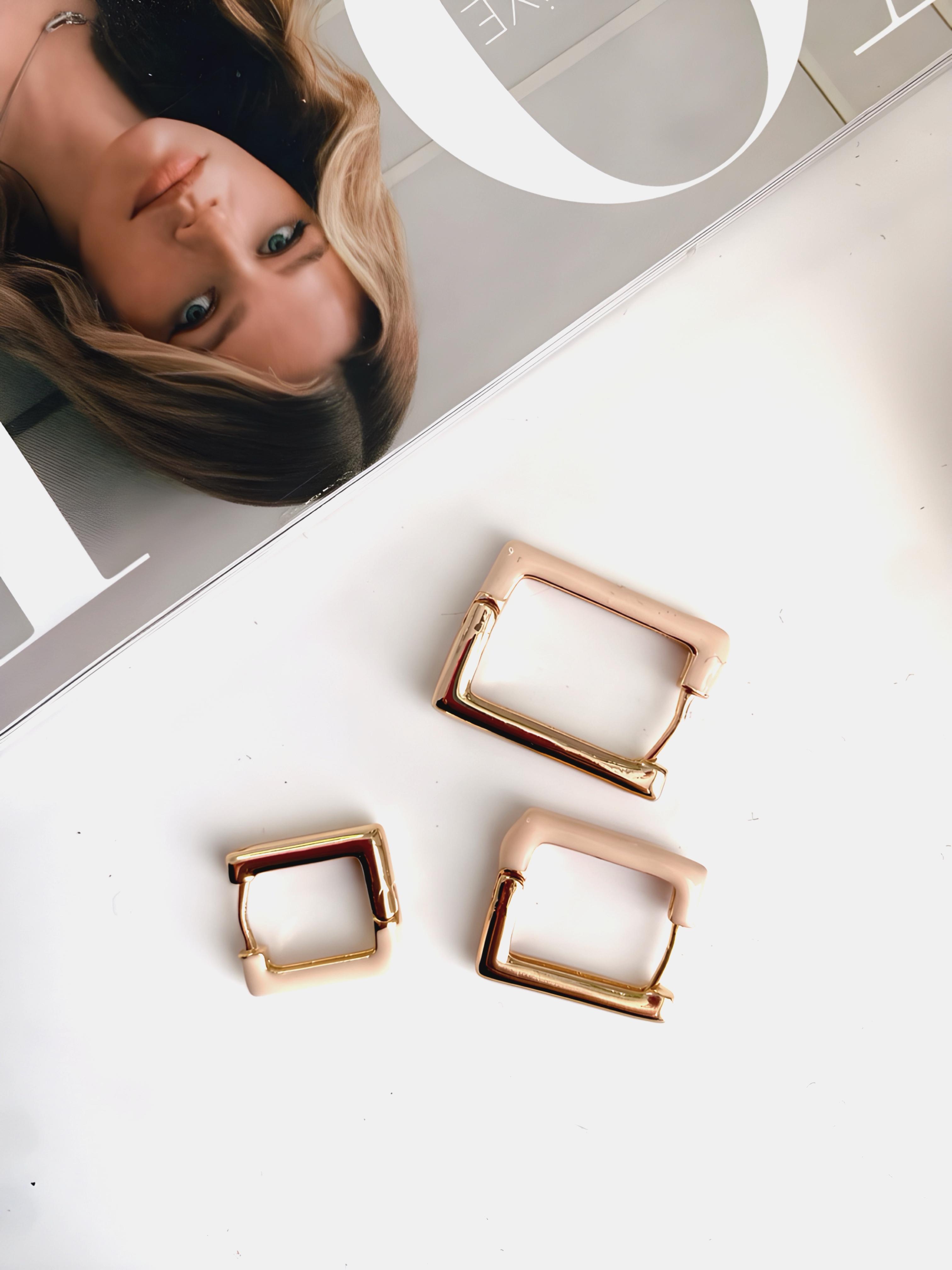 3 lü gold detaylı bej Çelik küpe