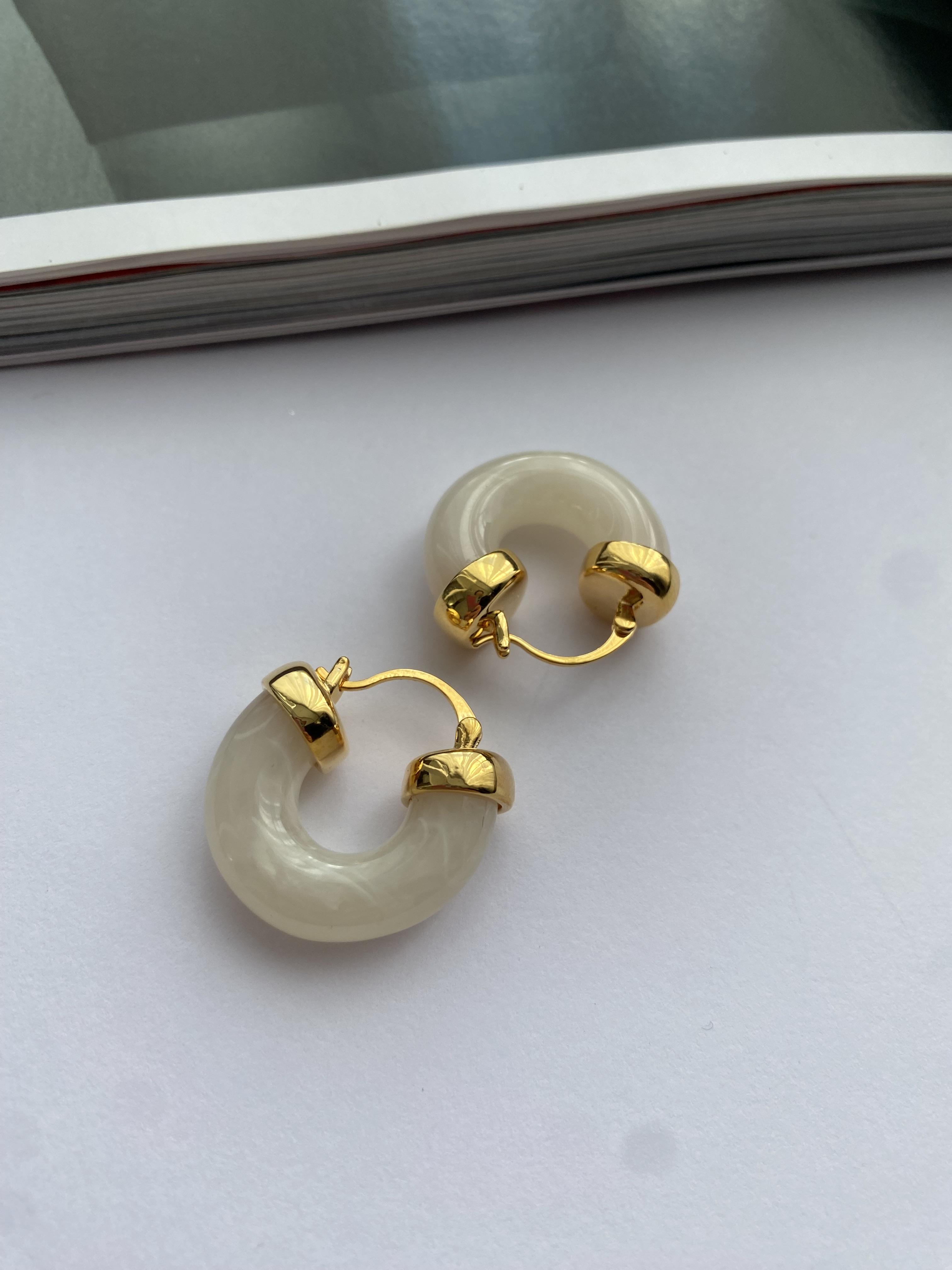 Akrilik beyaz halka küpe