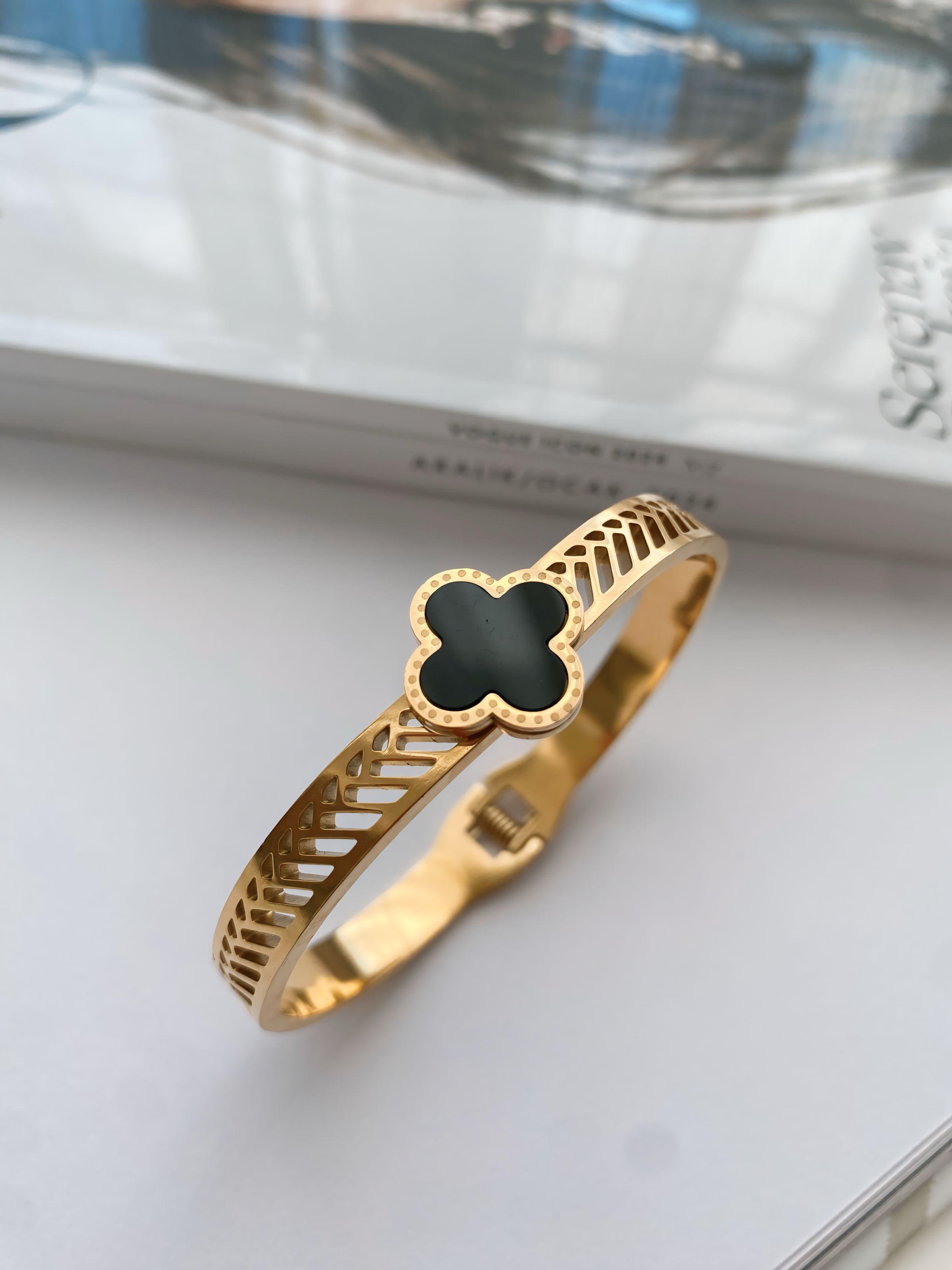 Yonca detaylı kelepçe